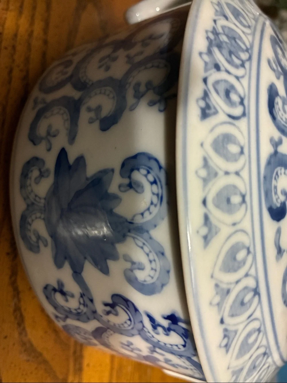 Blue and White Porcelain Lidded Bowl or tureen - Picture 5 of 7